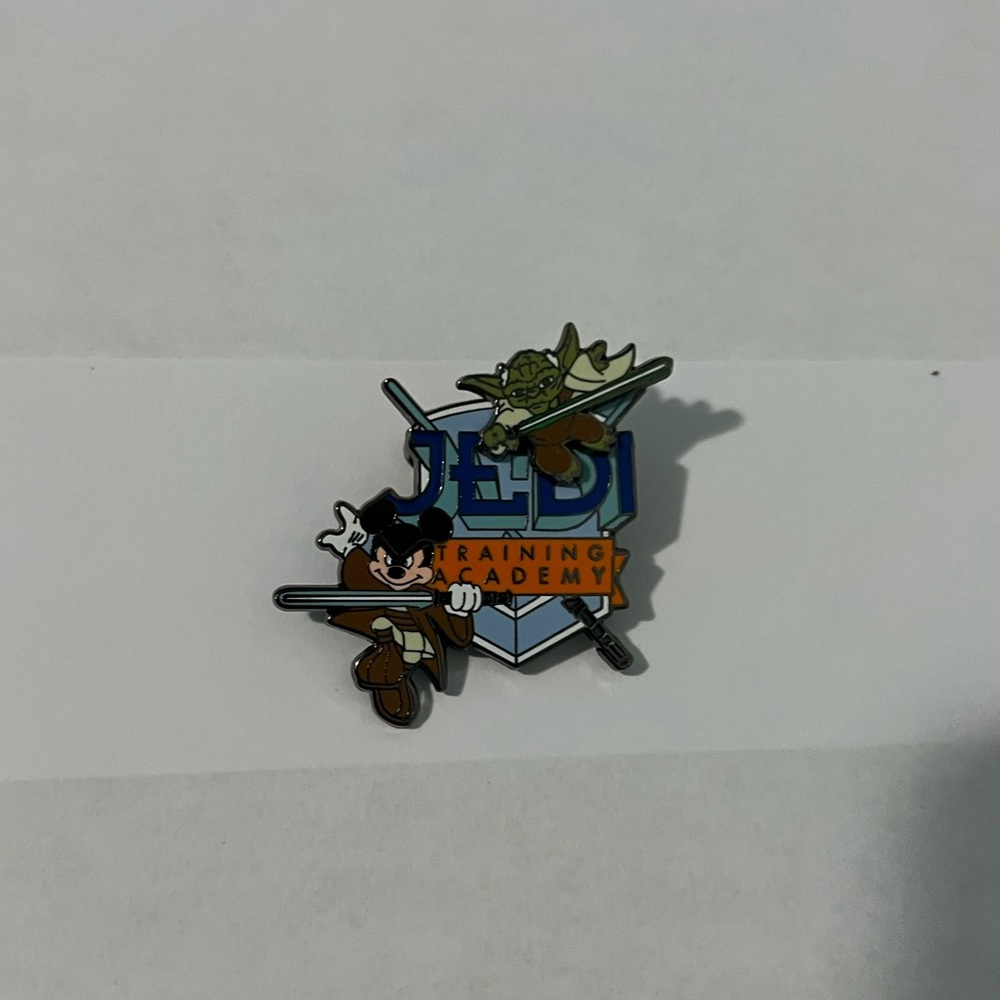 Official Star Wars Disneyworld Jedi Training Academy Trading Pin